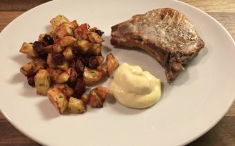 herregårdskoteletter med rødbede og kartoffeltern