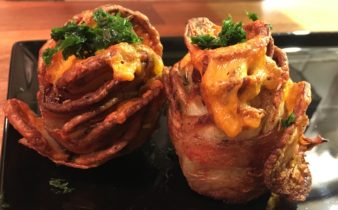 Kartoffel roser med bacon, timian, rosmarin og cheddar ost