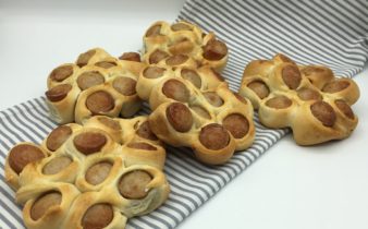 Blomsterformede hotdog brød – kun 3 ingredienser