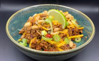 One pot mexicansk risret med kidney bønner, chili og hakket oksekød