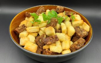 Brødcrouton mix af lyst og mørkt brød med hvidløg og Himalaya salt