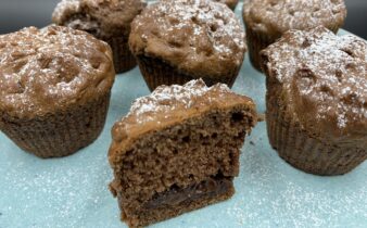 Luftige chokolade muffins med mini skildpadder