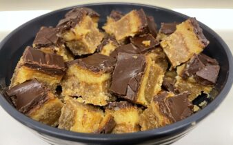 Konfekt med karamel og chokolade